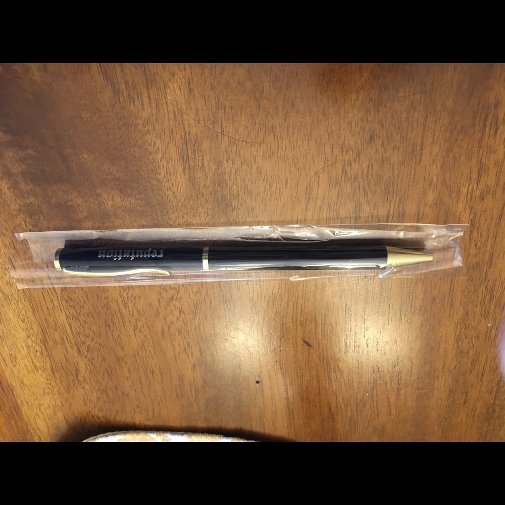 Gold Taylor Swift Reputation pen